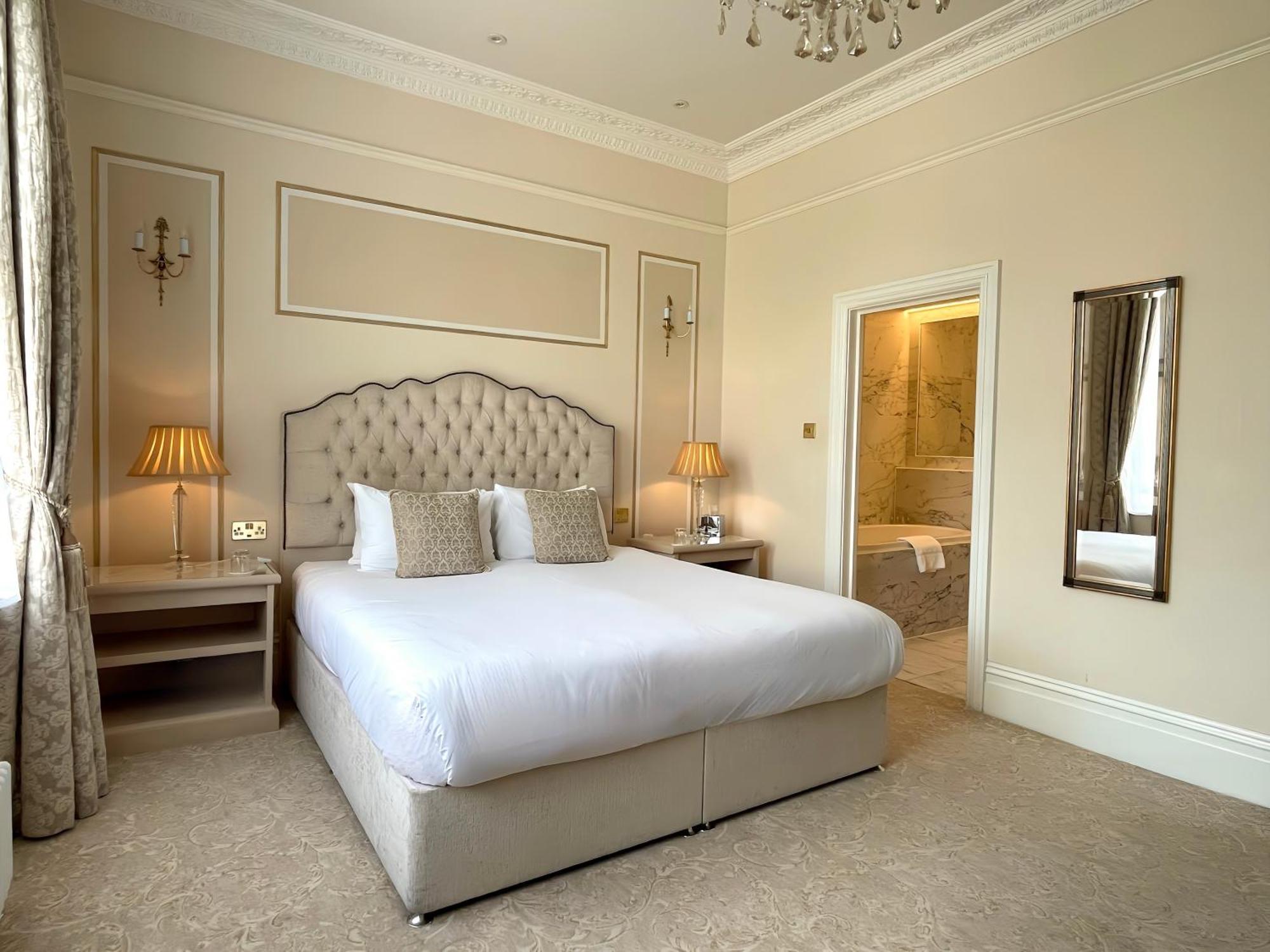 Bathen House Boutique Hotel Værelse billede A bedroom at the hotel