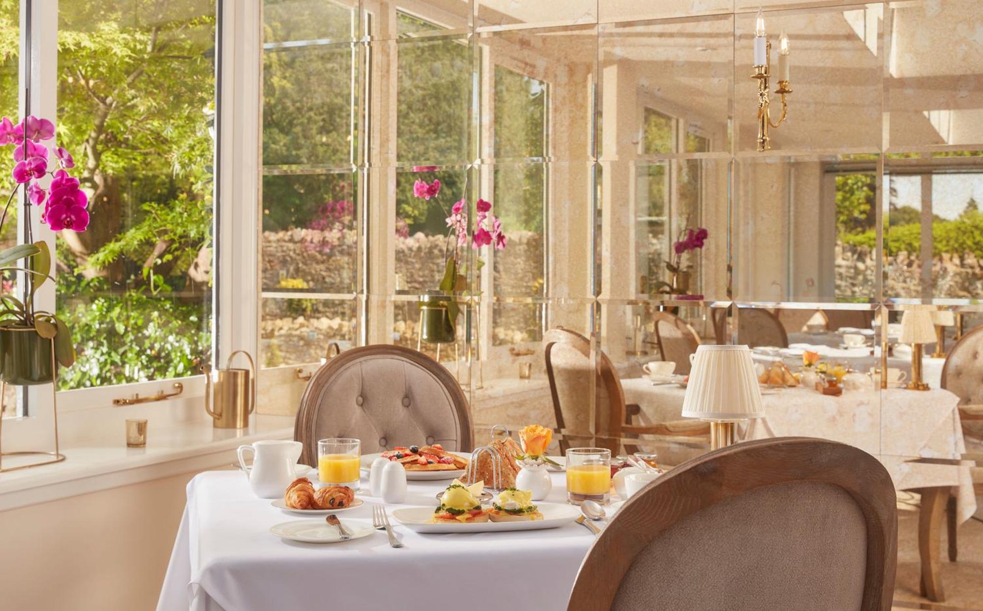 Bathen House Boutique Hotel Eksteriør billede Breakfast at the Hotel